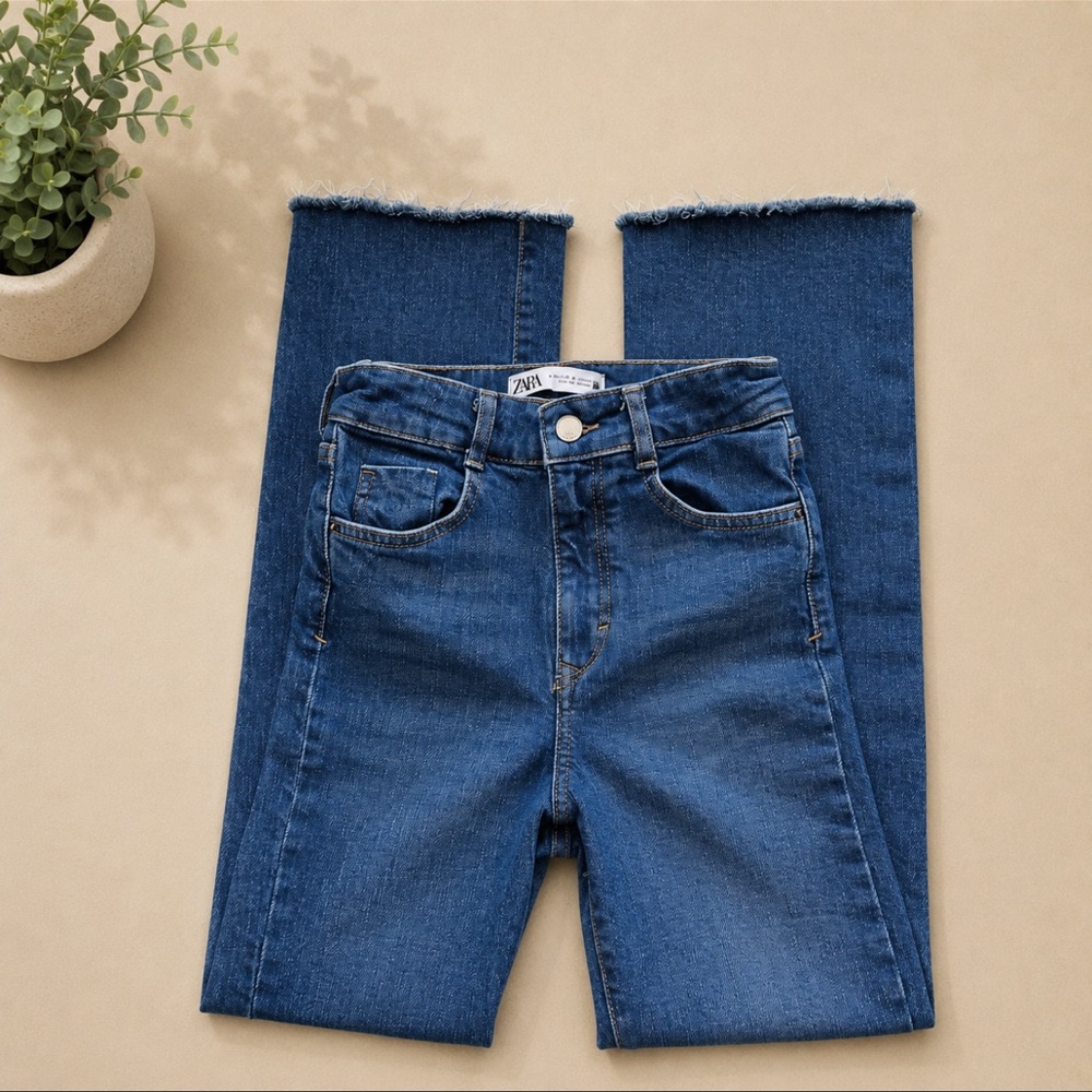 Zara Petite Size 0 Medium Wash Raw Hem Straight Leg Jeans